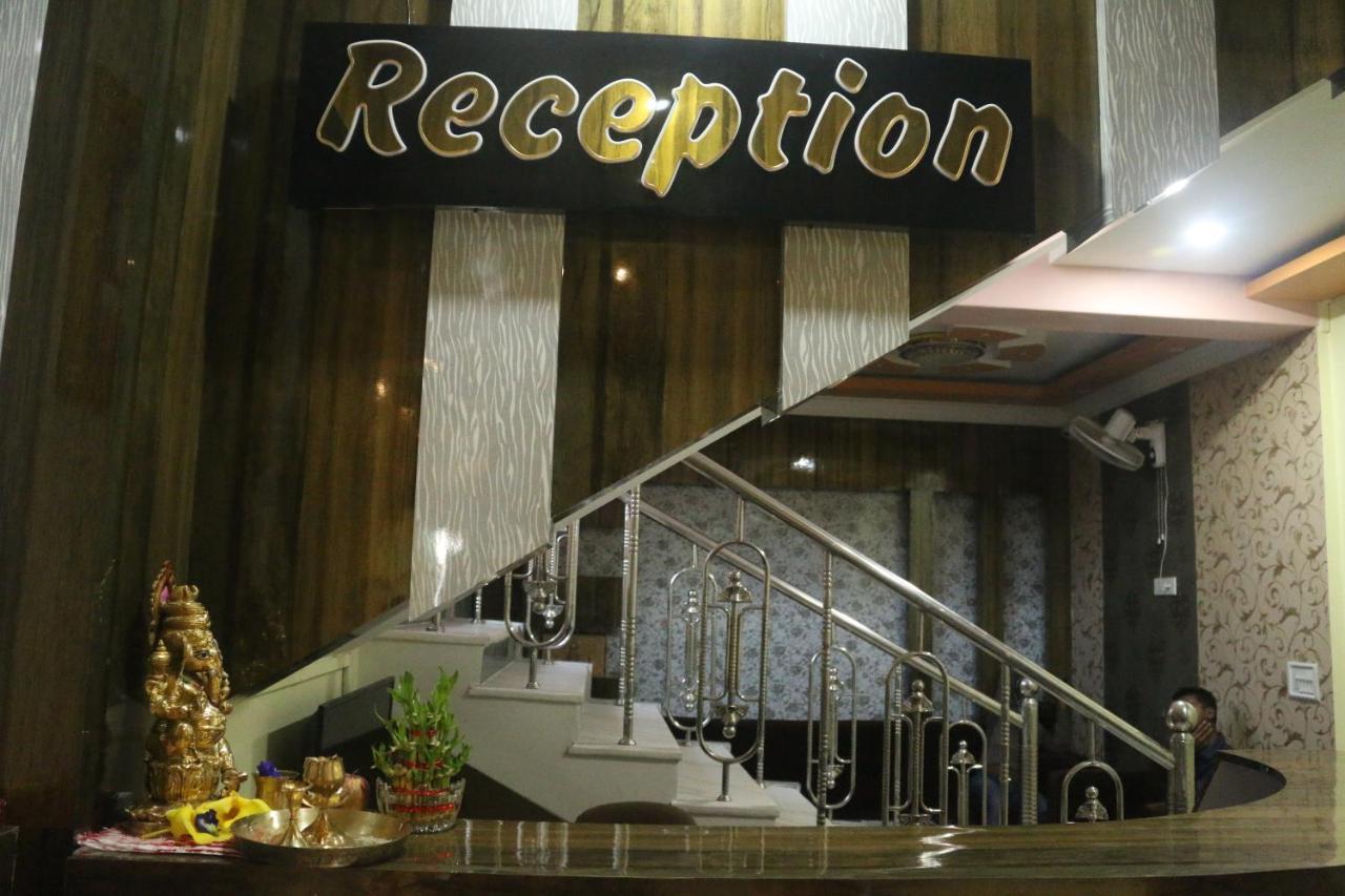 Hotel Himalaya Агартала Екстер'єр фото