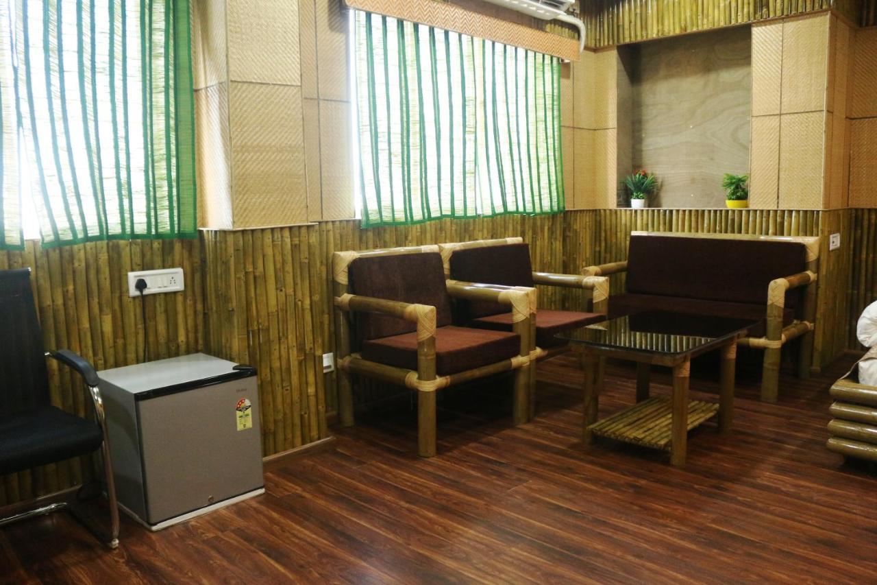 Hotel Himalaya Агартала Екстер'єр фото