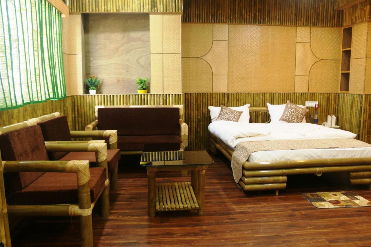 Hotel Himalaya Агартала Екстер'єр фото