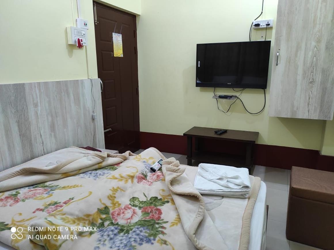 Hotel Himalaya Агартала Екстер'єр фото