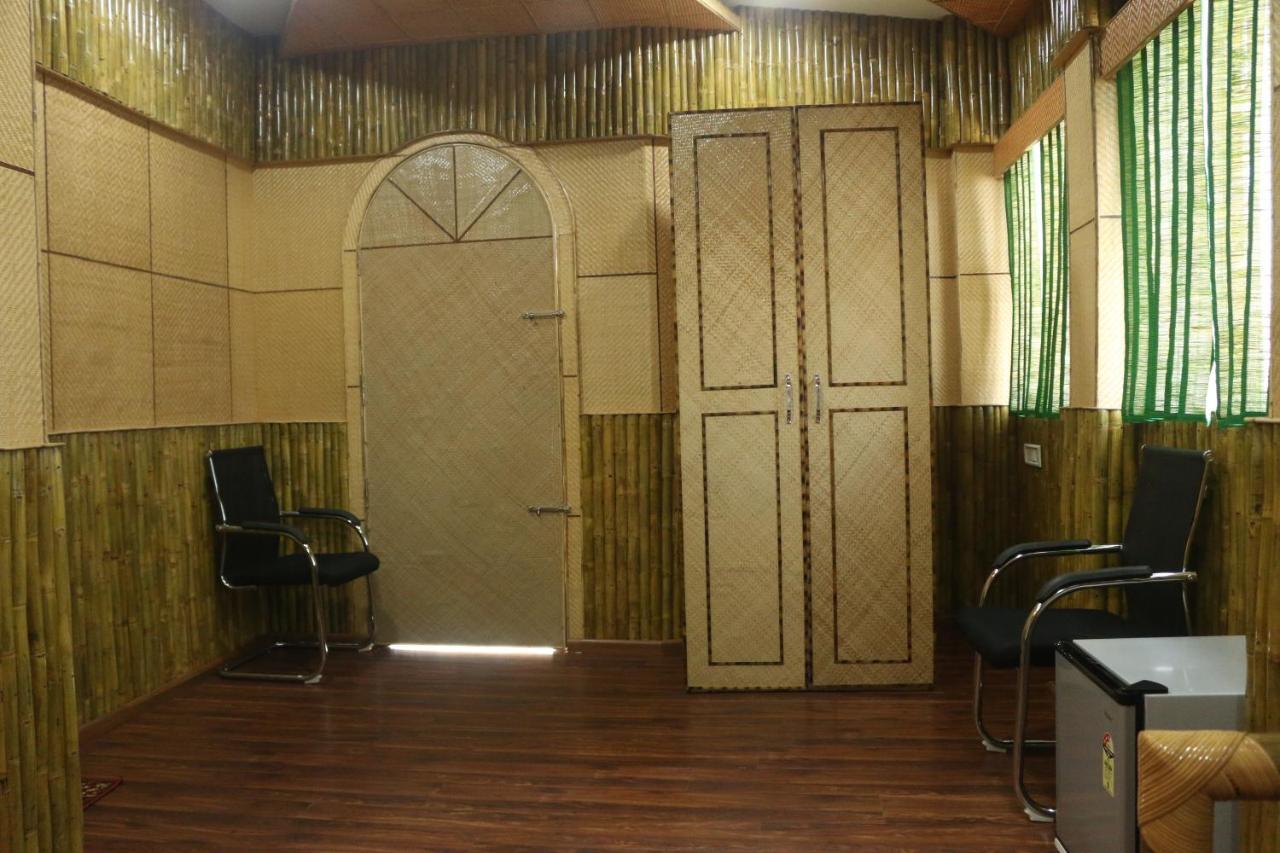 Hotel Himalaya Агартала Екстер'єр фото