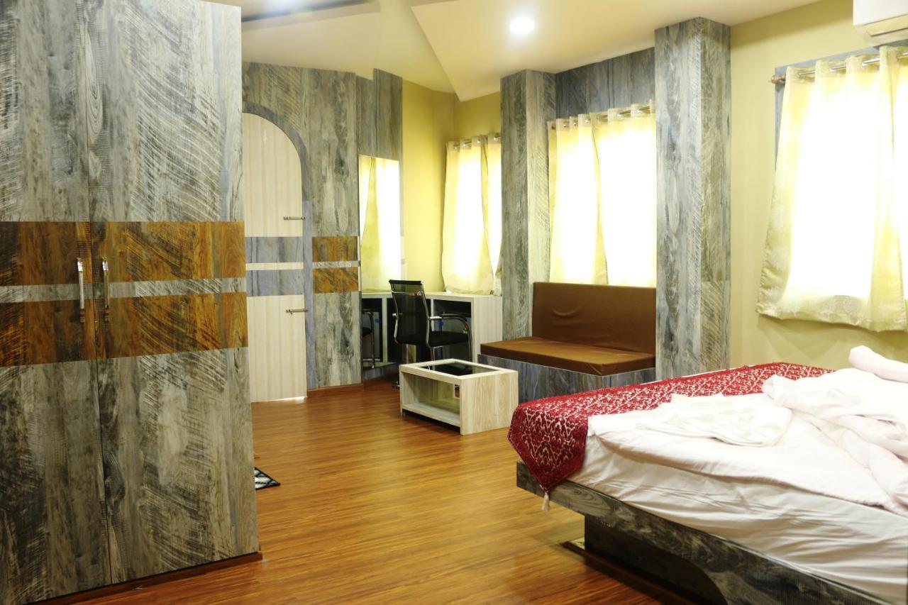 Hotel Himalaya Агартала Екстер'єр фото
