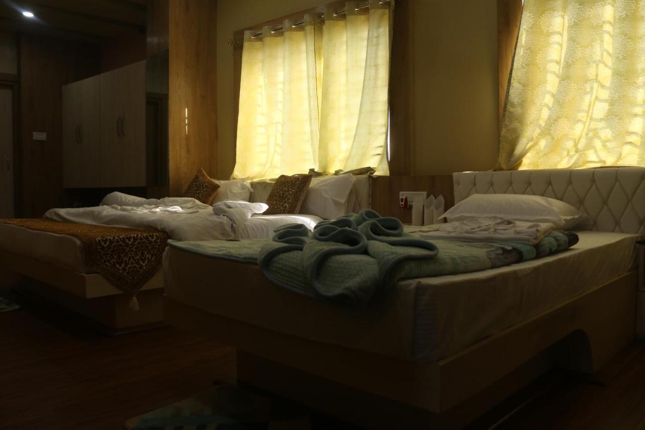 Hotel Himalaya Агартала Екстер'єр фото
