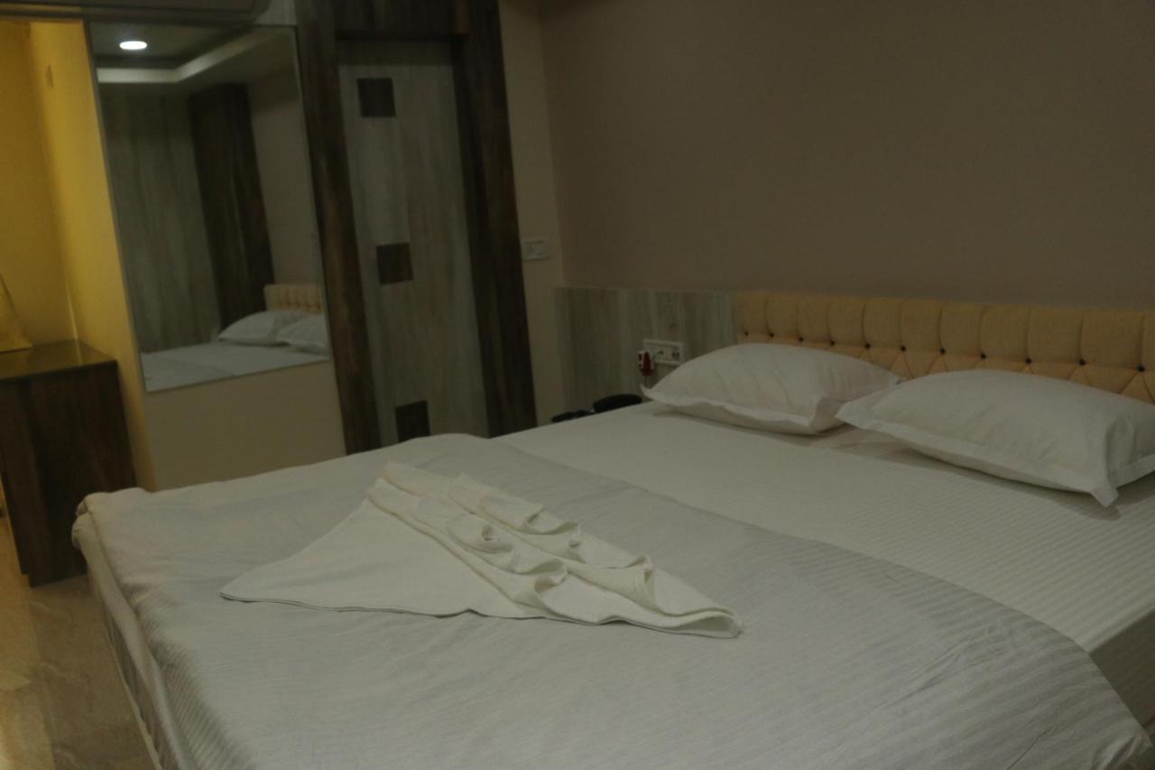 Hotel Himalaya Агартала Екстер'єр фото