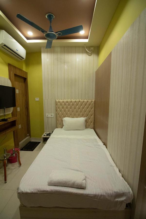 Hotel Himalaya Агартала Екстер'єр фото