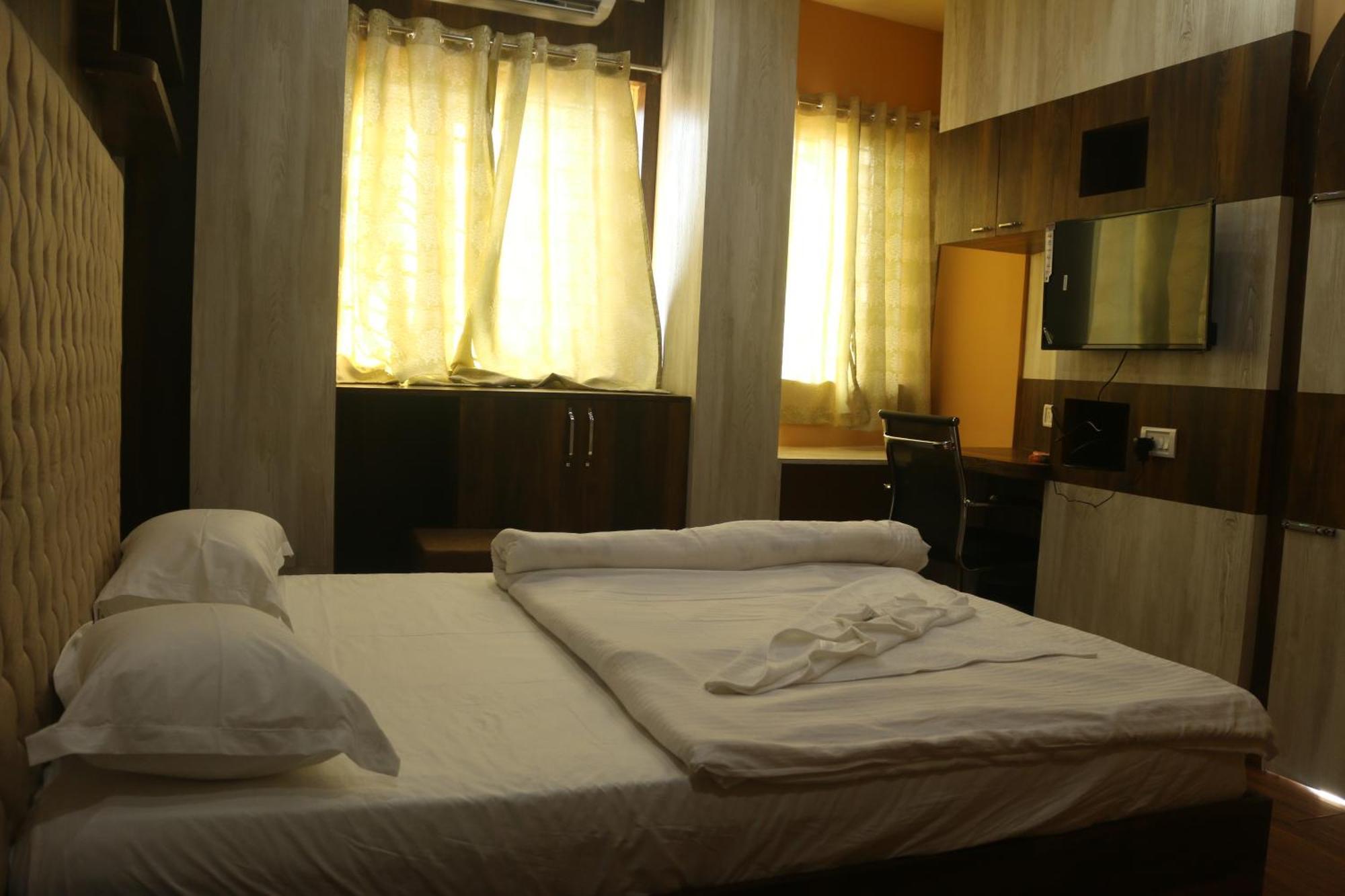 Hotel Himalaya Агартала Екстер'єр фото