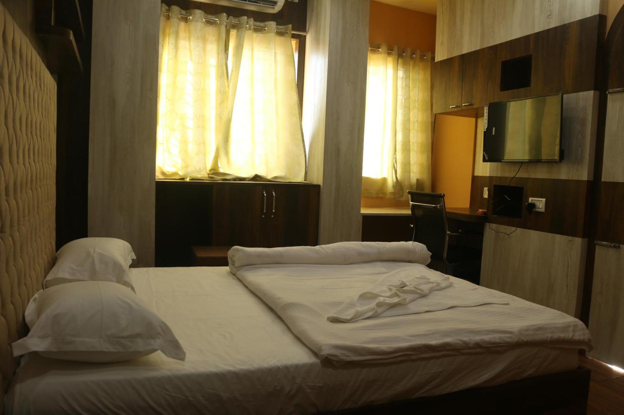 Hotel Himalaya Агартала Екстер'єр фото